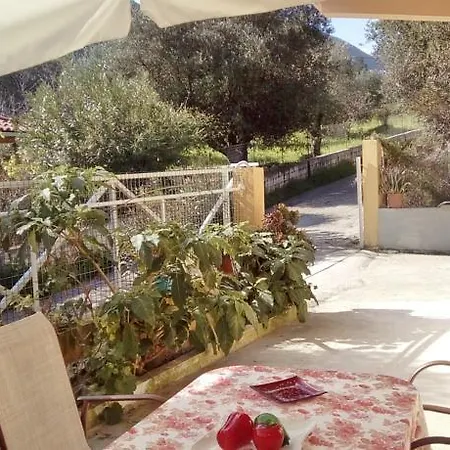 Flamiatos Garden דירה